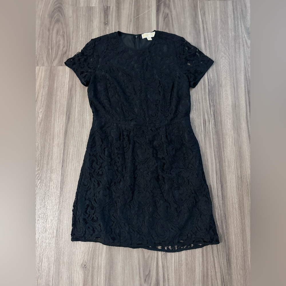 LBD🖤!!!!! Only used once, lace, short sleeve, very flattering black dress